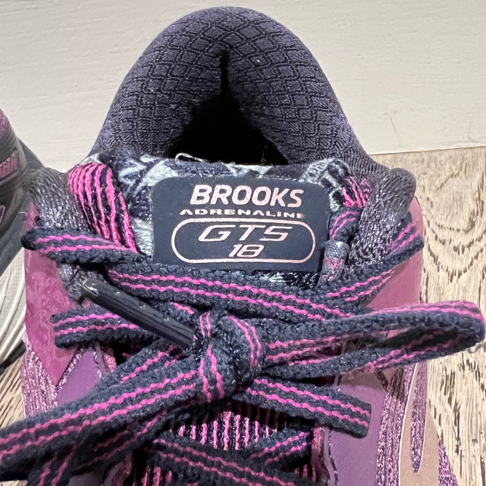 Brooks Adrenaline GTS 18 Sneakers Berkshire Hathaway Purple Women's Sz 9.5 - Picture 12 of 14